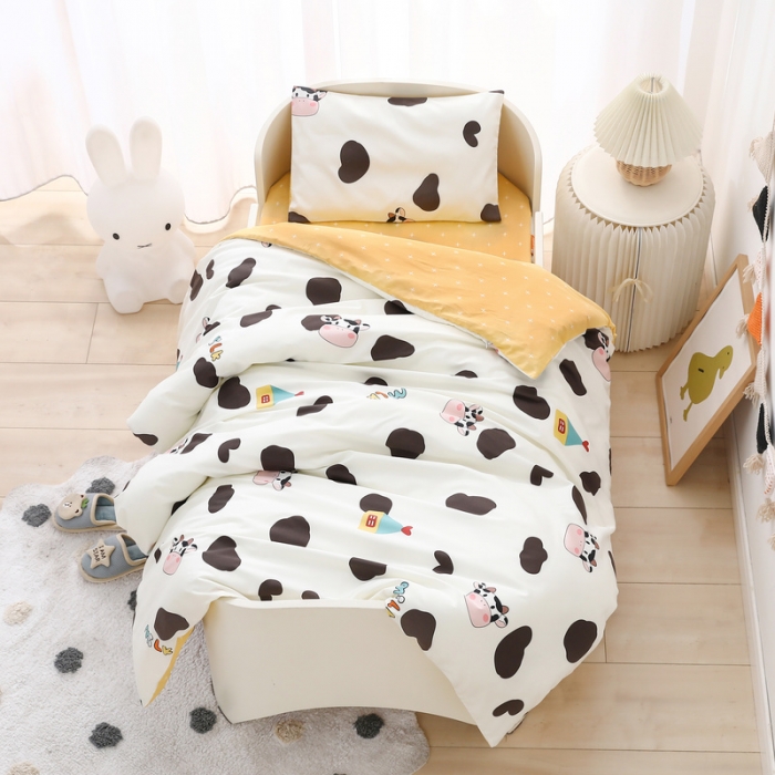 91家纺网 家纺一手货源 找家纺 鱼宝 2021新款60贡缎长绒棉婴童多件套 奶牛小屋