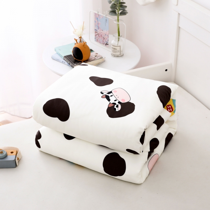 91家纺网 家纺一手货源 找家纺 鱼宝 2021新款60贡缎长绒棉婴童多件套 奶牛小屋