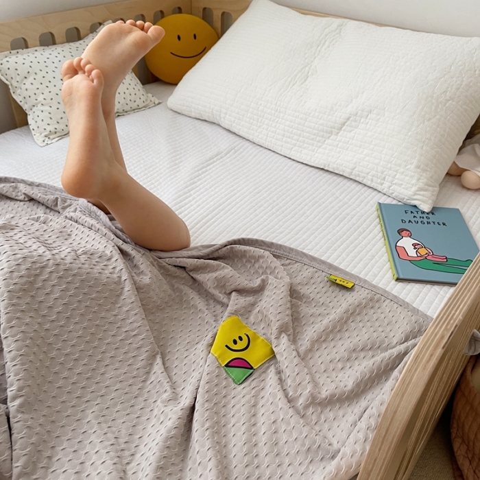 91家纺网 家纺一手货源 找家纺 （总）星期八 2021新款华夫格笑脸毯儿童毯空调毯