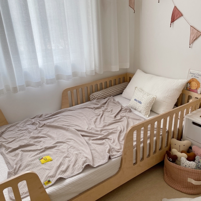 91家纺网 家纺一手货源 找家纺 星期八 2021新款华夫格笑脸毯儿童毯空调毯淡灰