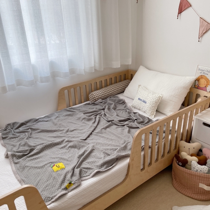 91家纺网 家纺一手货源 找家纺 星期八 2021新款华夫格笑脸毯儿童毯空调毯深灰