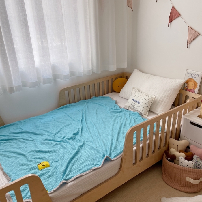 91家纺网 家纺一手货源 找家纺 星期八 2021新款华夫格笑脸毯儿童毯空调毯天蓝