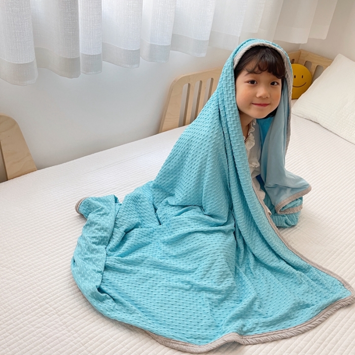 91家纺网 家纺一手货源 找家纺 星期八 2021新款华夫格笑脸毯儿童毯空调毯天蓝