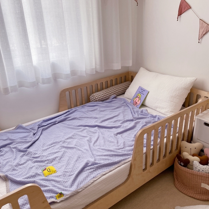 91家纺网 家纺一手货源 找家纺 星期八 2021新款华夫格笑脸毯儿童毯空调毯紫