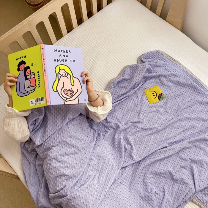 91家纺网 家纺一手货源 找家纺 星期八 2021新款华夫格笑脸毯儿童毯空调毯紫