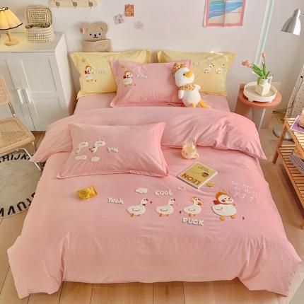 91家纺网 家纺一手货源 找家纺 蜜柚2021全棉水洗棉卡通毛巾绣小清新床单四件套 可爱鸭粉