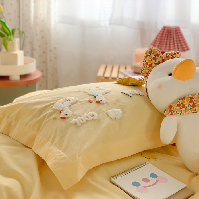 91家纺网 家纺一手货源 找家纺 蜜柚2021全棉水洗棉卡通毛巾绣小清新床单四件套 可爱鸭黄