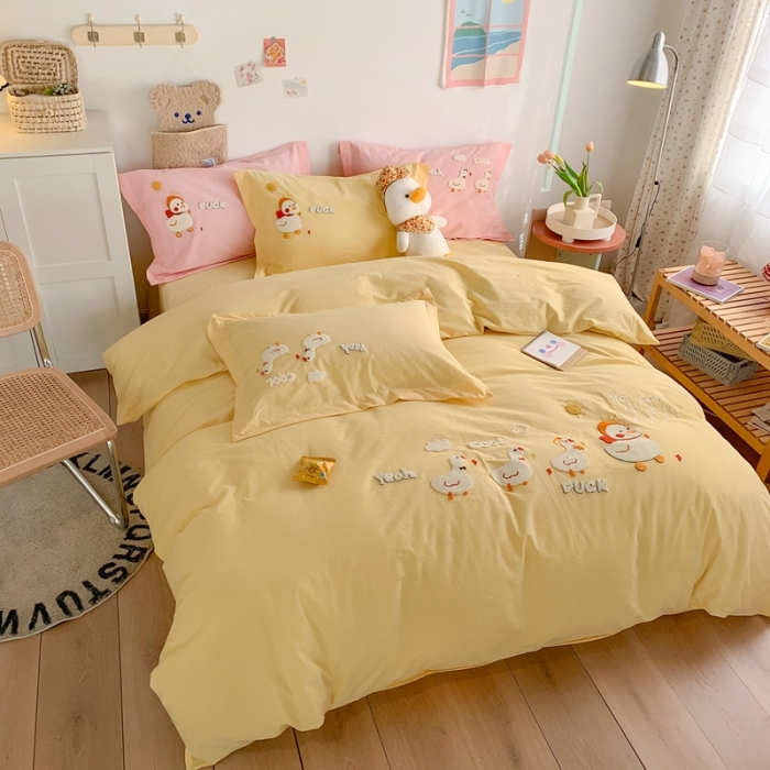 91家纺网 家纺一手货源 找家纺 蜜柚2021全棉水洗棉卡通毛巾绣小清新床单四件套 可爱鸭黄