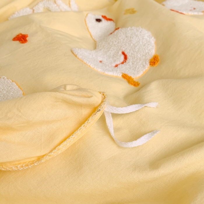 91家纺网 家纺一手货源 找家纺 蜜柚2021全棉水洗棉卡通毛巾绣小清新床单四件套 可爱鸭黄