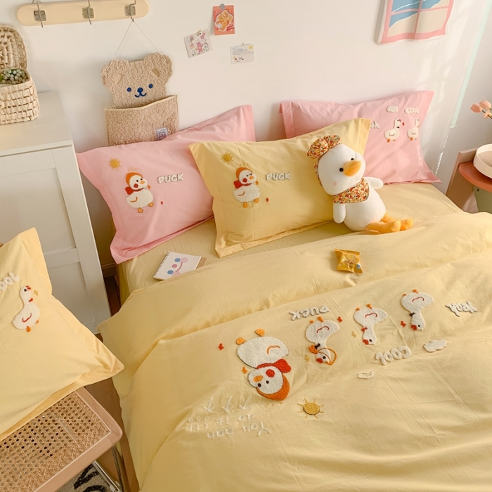 91家纺网 家纺一手货源 找家纺 蜜柚2021全棉水洗棉卡通毛巾绣小清新床单四件套 可爱鸭黄
