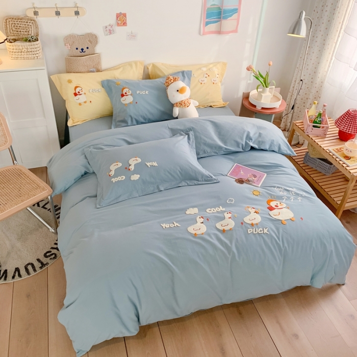 91家纺网 家纺一手货源 找家纺 蜜柚2021全棉水洗棉卡通毛巾绣小清新床单四件套 可爱鸭蓝
