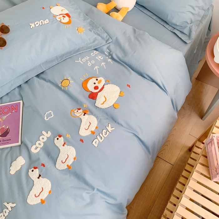 91家纺网 家纺一手货源 找家纺 蜜柚2021全棉水洗棉卡通毛巾绣小清新床单四件套 可爱鸭蓝