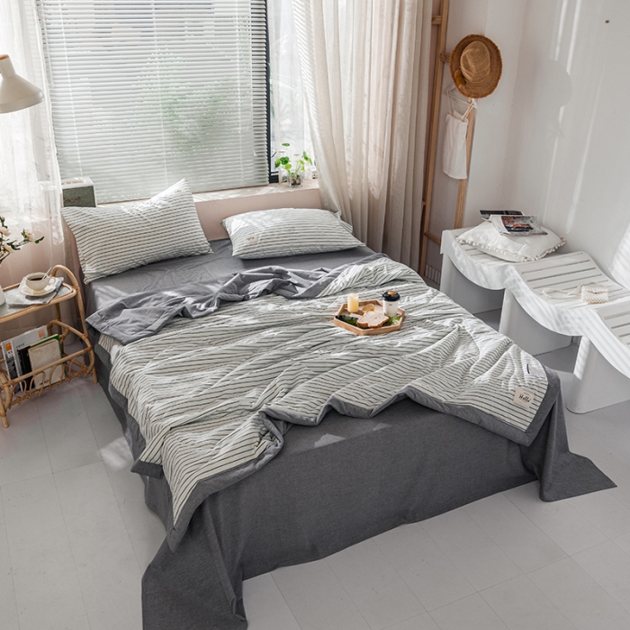 91家纺网 家纺一手货源 找家纺 久典 新款全棉色织水洗棉大豆被夏被四件套 白细条