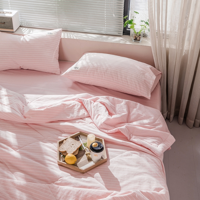 91家纺网 家纺一手货源 找家纺 久典 新款全棉色织水洗棉大豆被夏被四件套 粉细条