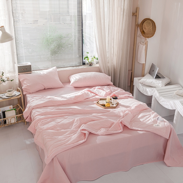 91家纺网 家纺一手货源 找家纺 久典 新款全棉色织水洗棉大豆被夏被四件套 粉细条