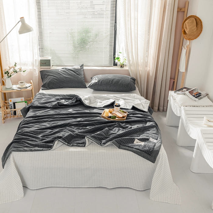 91家纺网 家纺一手货源 找家纺 久典 新款全棉色织水洗棉大豆被夏被四件套 灰白小格双拼