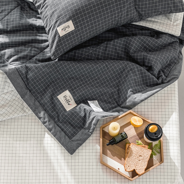 91家纺网 家纺一手货源 找家纺 久典 新款全棉色织水洗棉大豆被夏被四件套 灰白小格双拼