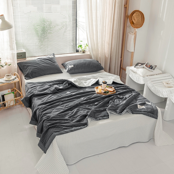91家纺网 家纺一手货源 找家纺 久典 新款全棉色织水洗棉大豆被夏被四件套 灰白小格双拼