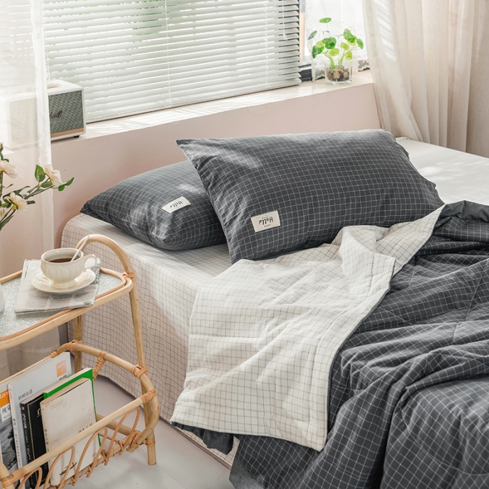 91家纺网 家纺一手货源 找家纺 久典 新款全棉色织水洗棉大豆被夏被四件套 灰白小格双拼