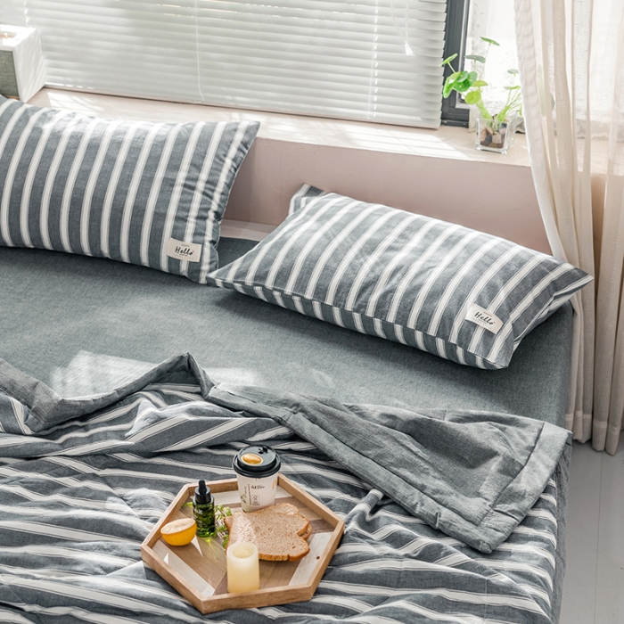 91家纺网 家纺一手货源 找家纺 久典 新款全棉色织水洗棉大豆被夏被四件套 灰粗条