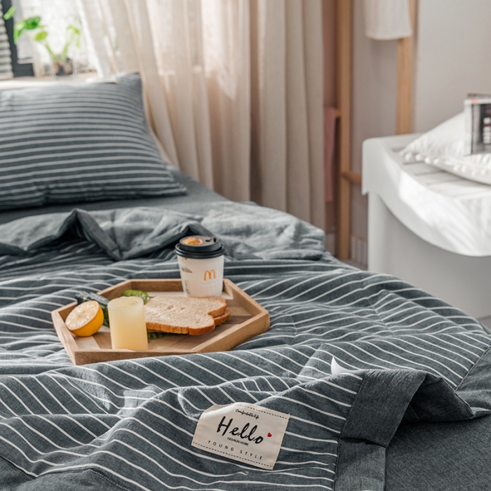 91家纺网 家纺一手货源 找家纺 久典 新款全棉色织水洗棉大豆被夏被四件套 灰细条