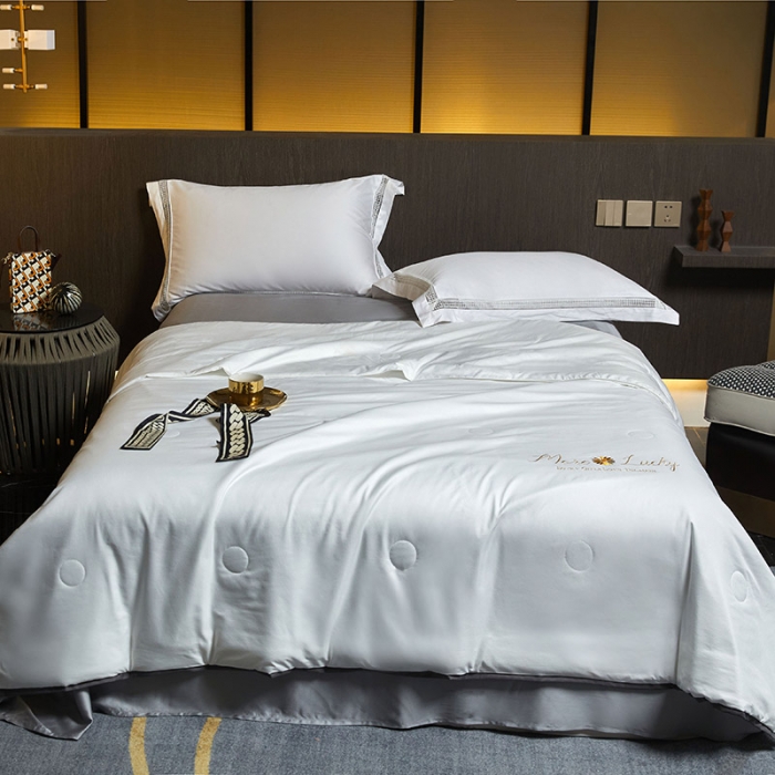 91家纺网 家纺一手货源 找家纺 凡客 2021春夏新款水洗真丝夏被 月光银