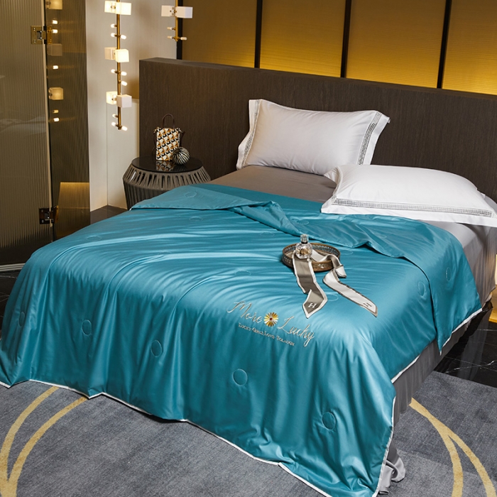 91家纺网 家纺一手货源 找家纺 凡客 2021春夏新款水洗真丝夏被 孔雀绿