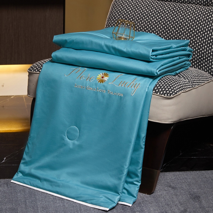 91家纺网 家纺一手货源 找家纺 凡客 2021春夏新款水洗真丝夏被 孔雀绿