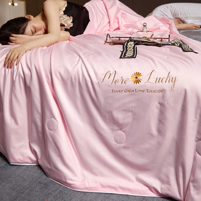 91家纺网 家纺一手货源 找家纺 凡客 2021春夏新款水洗真丝夏被 浅黛粉