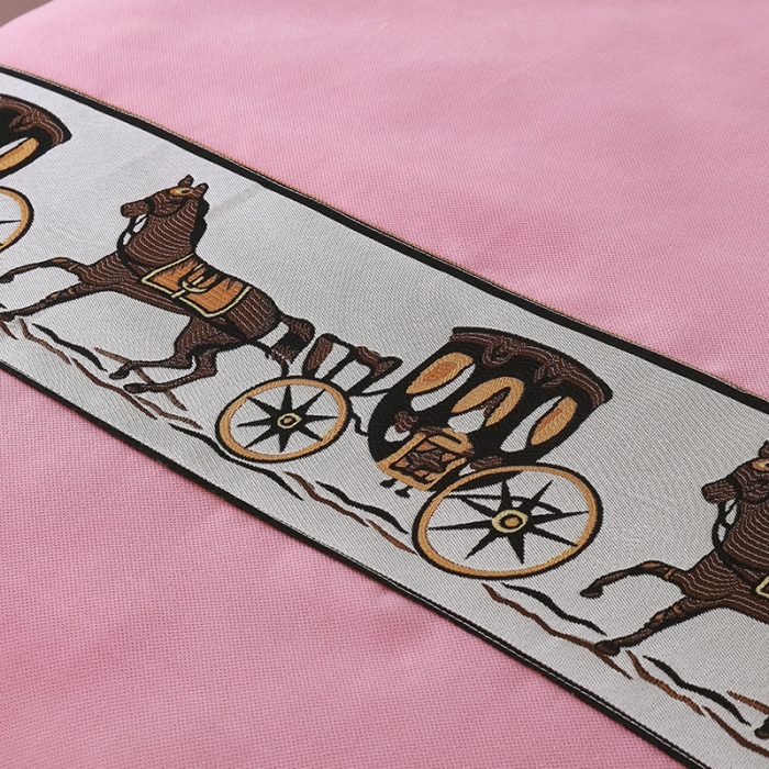 91家纺网 家纺一手货源 找家纺 不打烊家纺 2025新款雪芙妮美容床罩-马到成功粉