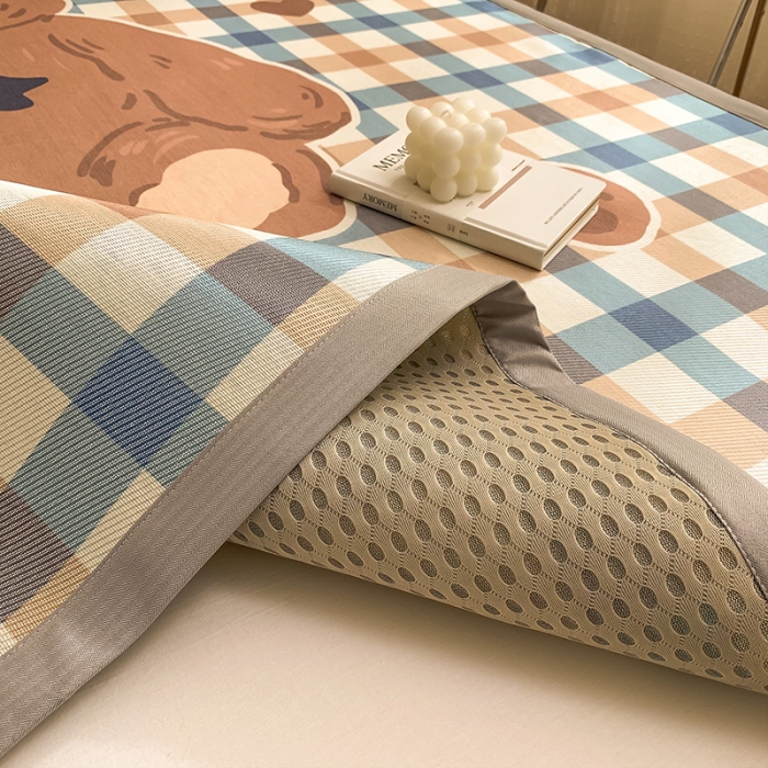 91家纺网 家纺一手货源 找家纺 慕尚家纺2022新款全面升级宽边大版数码冰丝席凉席 格子小熊