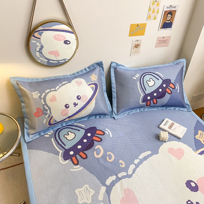 91家纺网 家纺一手货源 找家纺 慕尚家纺2022新款全面升级宽边大版数码冰丝席凉席 太空熊宝