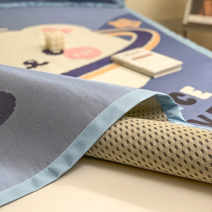 91家纺网 家纺一手货源 找家纺 慕尚家纺2022新款全面升级宽边大版数码冰丝席凉席 太空熊宝