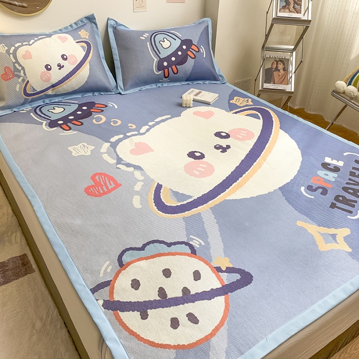 91家纺网 家纺一手货源 找家纺 慕尚家纺2022新款全面升级宽边大版数码冰丝席凉席 太空熊宝