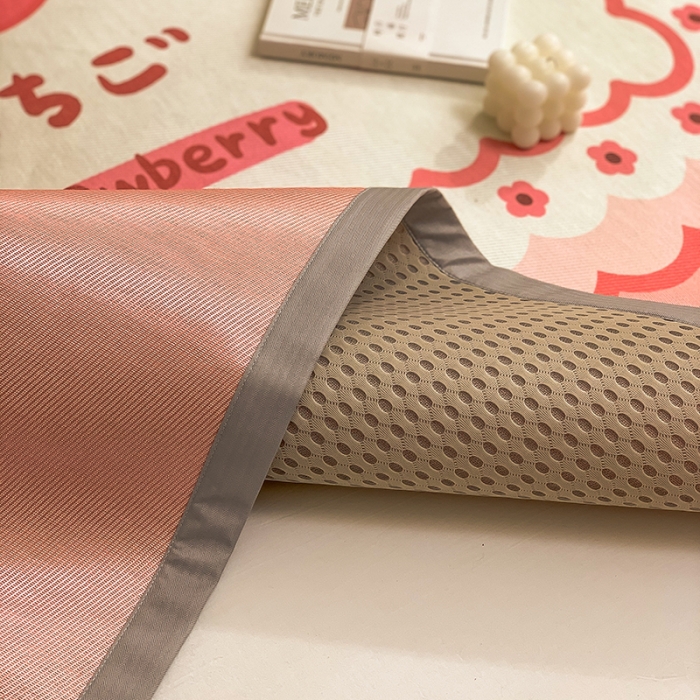 91家纺网 家纺一手货源 找家纺 慕尚家纺2022新款全面升级宽边大版数码冰丝席凉席 甜甜草莓