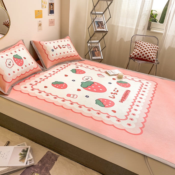 91家纺网 家纺一手货源 找家纺 慕尚家纺2022新款全面升级宽边大版数码冰丝席凉席 甜甜草莓