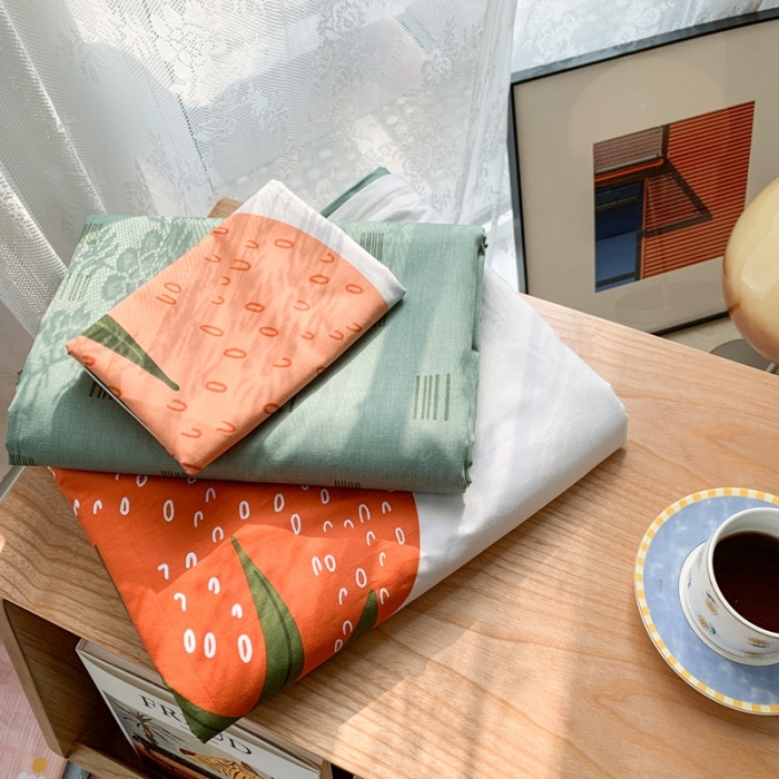 91家纺网 家纺一手货源 找家纺 时年家纺 2021新款13372全棉小可爱四件套 草莓仙子