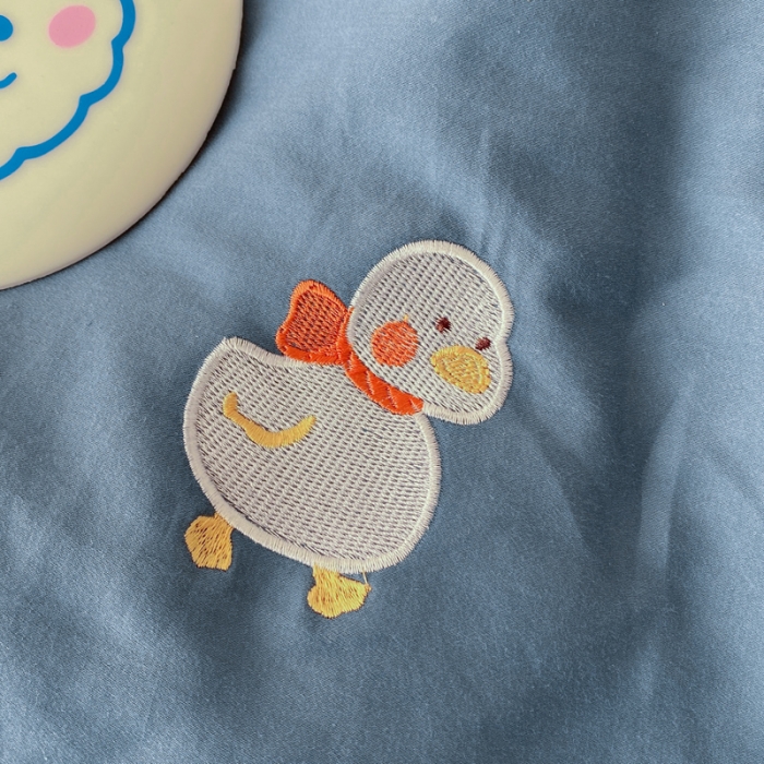 91家纺网 家纺一手货源 找家纺 蓝巢2021新款全棉水洗棉刺绣四件套公主风系列奔跑鸭鸭