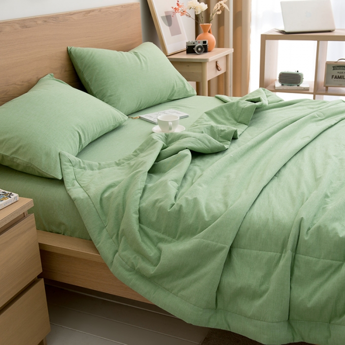 91家纺网 家纺一手货源 找家纺 全季 2021新款无印款全棉纯色色织棉花夏被 草绿