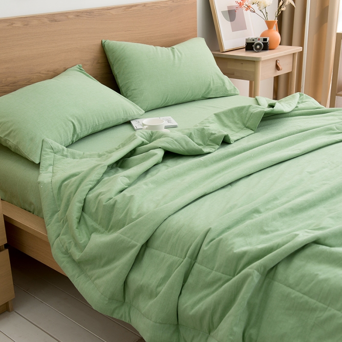 91家纺网 家纺一手货源 找家纺 全季 2021新款无印款全棉纯色色织棉花夏被 草绿