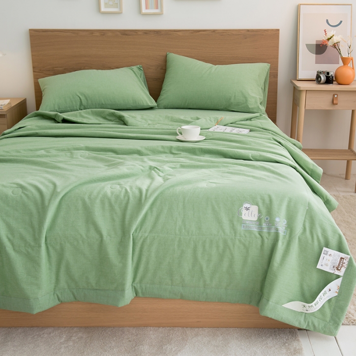 91家纺网 家纺一手货源 找家纺 全季 2021新款无印款全棉纯色色织棉花夏被 草绿