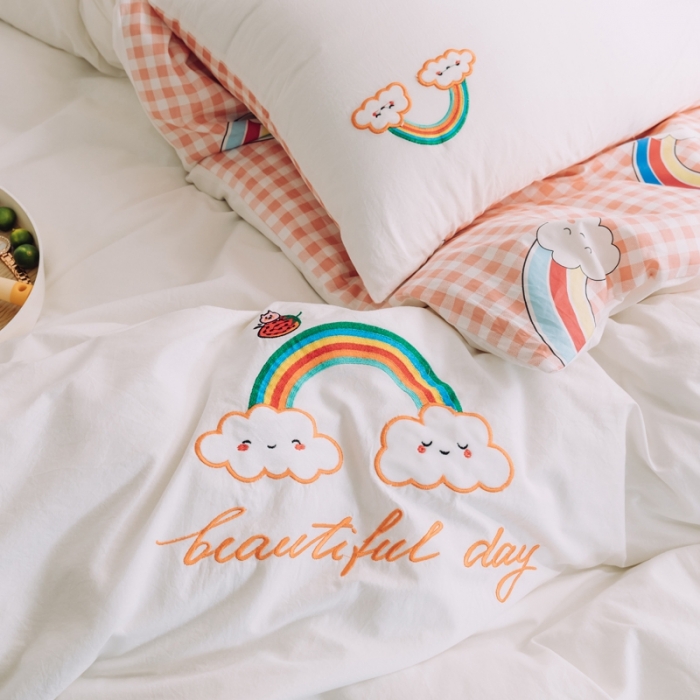 91家纺网 家纺一手货源 找家纺 雅居纺 2022新款全棉水洗棉绣花四件套 云朵彩虹