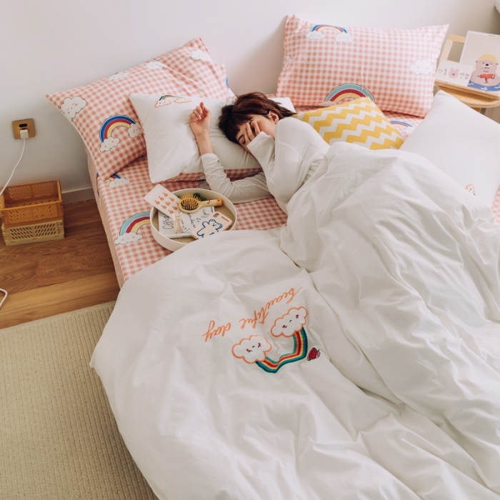 91家纺网 家纺一手货源 找家纺 雅居纺 2022新款全棉水洗棉绣花四件套 云朵彩虹