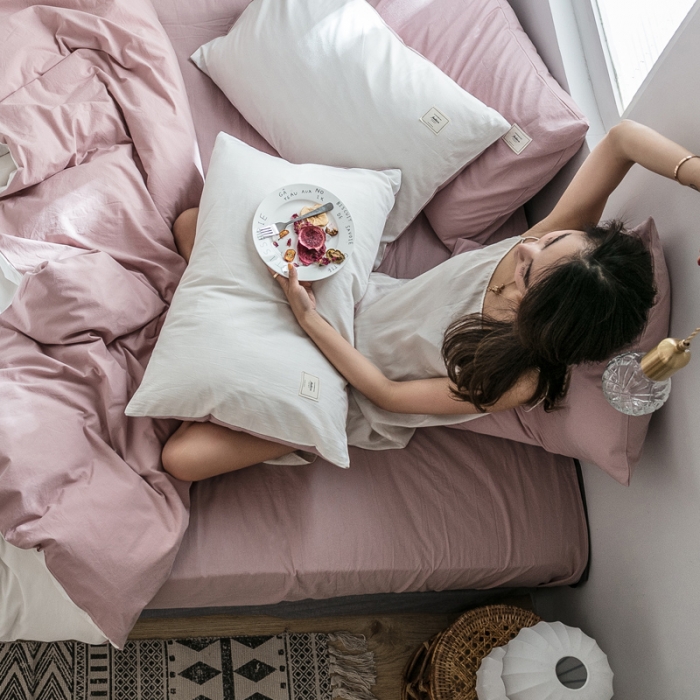 91家纺网 家纺一手货源 找家纺 雅居纺 2022新款全棉水洗棉四件套 白+绅士红