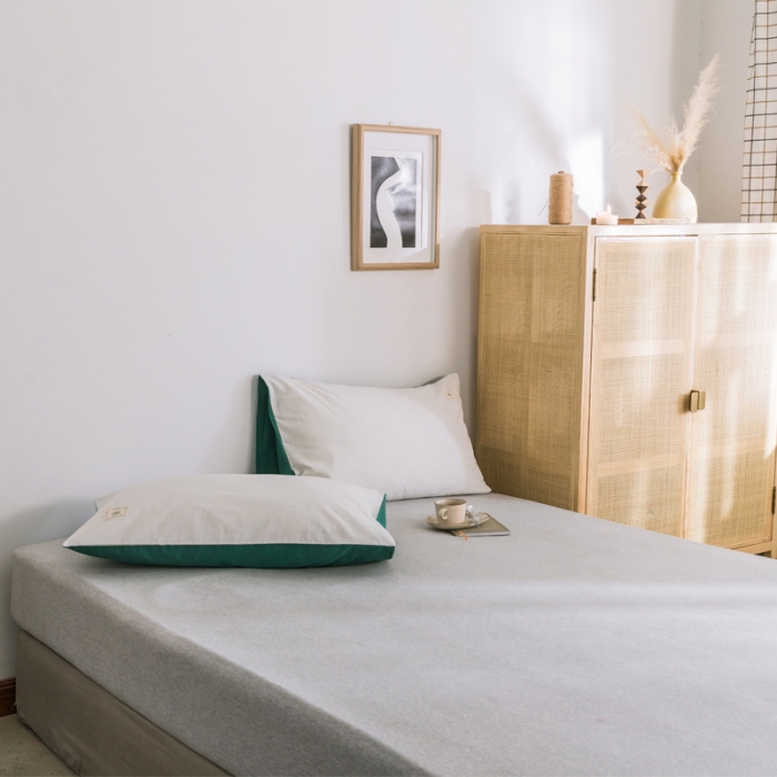 91家纺网 家纺一手货源 找家纺 雅居纺 2022新款全棉水洗棉单枕套 白+翠绿一对