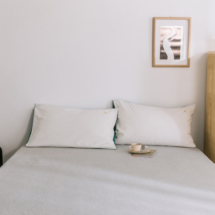 91家纺网 家纺一手货源 找家纺 雅居纺 2022新款全棉水洗棉单枕套 白+翠绿一对