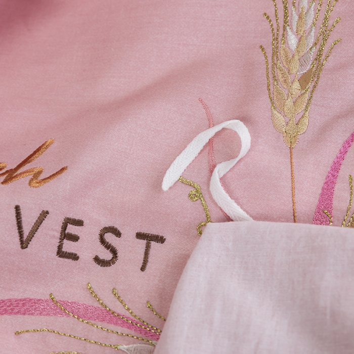 91家纺网 家纺一手货源 找家纺 U品汇 60s贡缎长绒棉刺绣全棉肌理纹绣花四件套 麦穗-粉玉