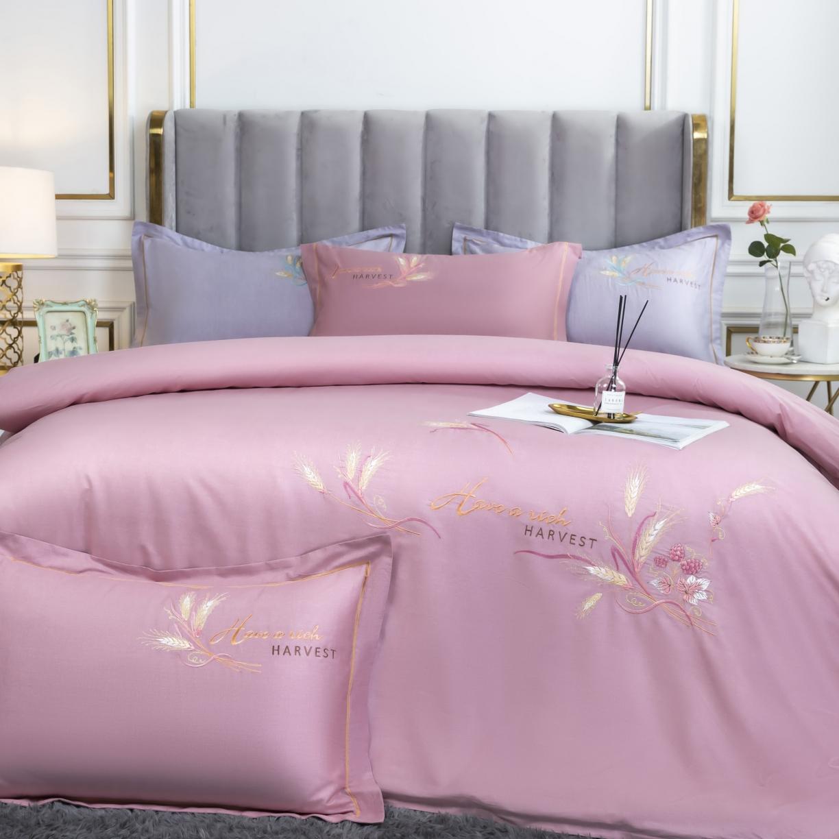 91家纺网 家纺一手货源 找家纺 U品汇 60s贡缎长绒棉刺绣全棉肌理纹绣花四件套麦穗-贵族粉