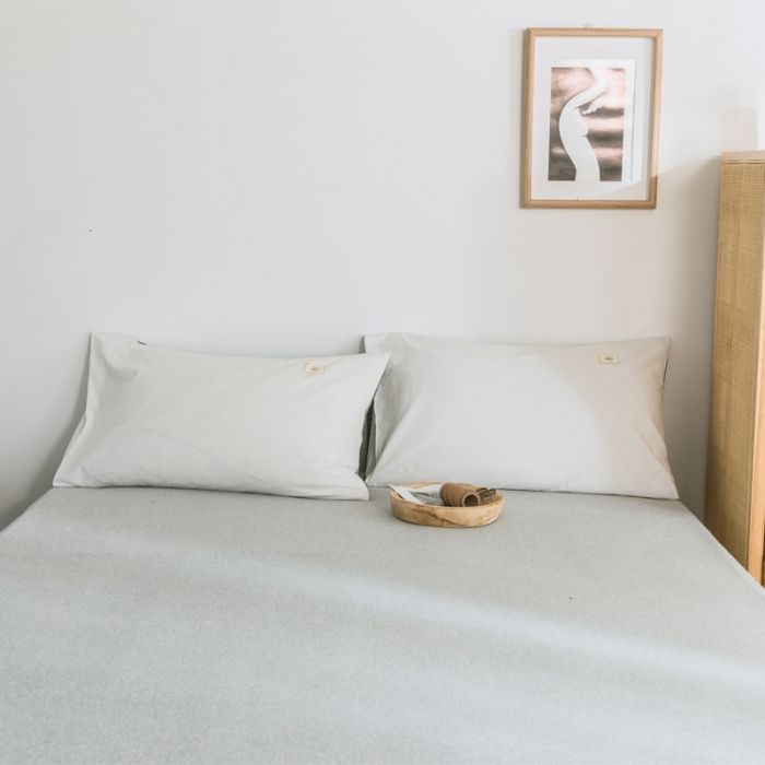 91家纺网 家纺一手货源 找家纺 雅居纺 2022新款全棉水洗棉单枕套 白+墨子绿一对