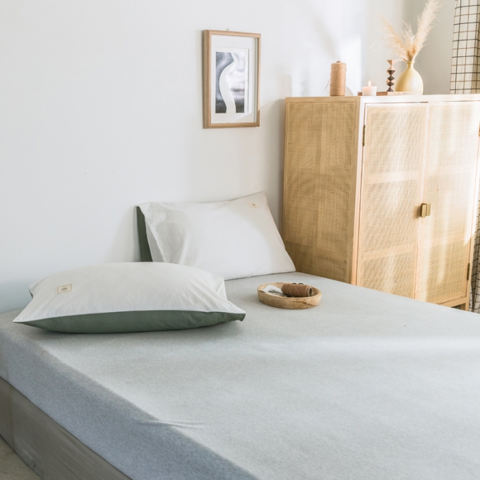 91家纺网 家纺一手货源 找家纺 雅居纺 2022新款全棉水洗棉单枕套 白+墨子绿一对